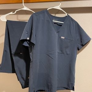 FIGS-Dark Harbor, size MEDIUM Caterina top, MEDIUM TALL Yola